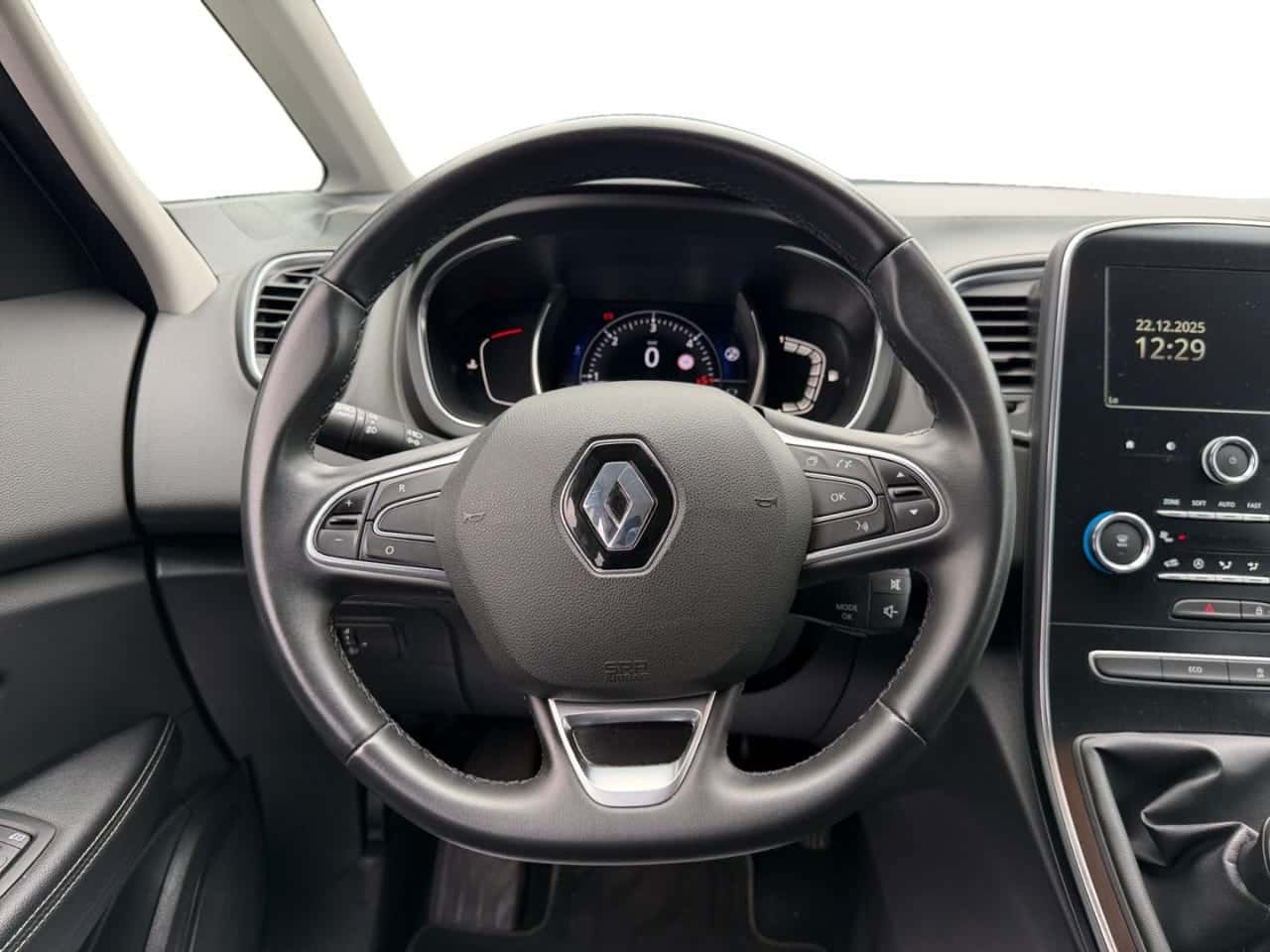 Renault Scénic Limited Blue dCi 88 kW 120 CV — foto 11 de 22