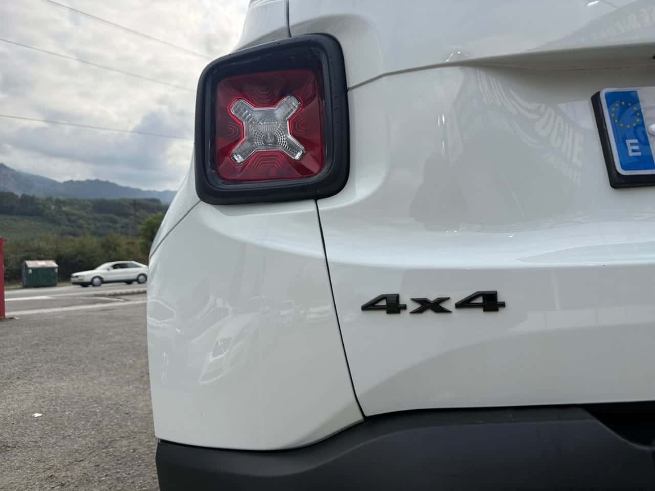 Jeep Renegade 2.0 Mjet 103 kW 140 CV Night Eagle 4x4 — foto 26 de 27