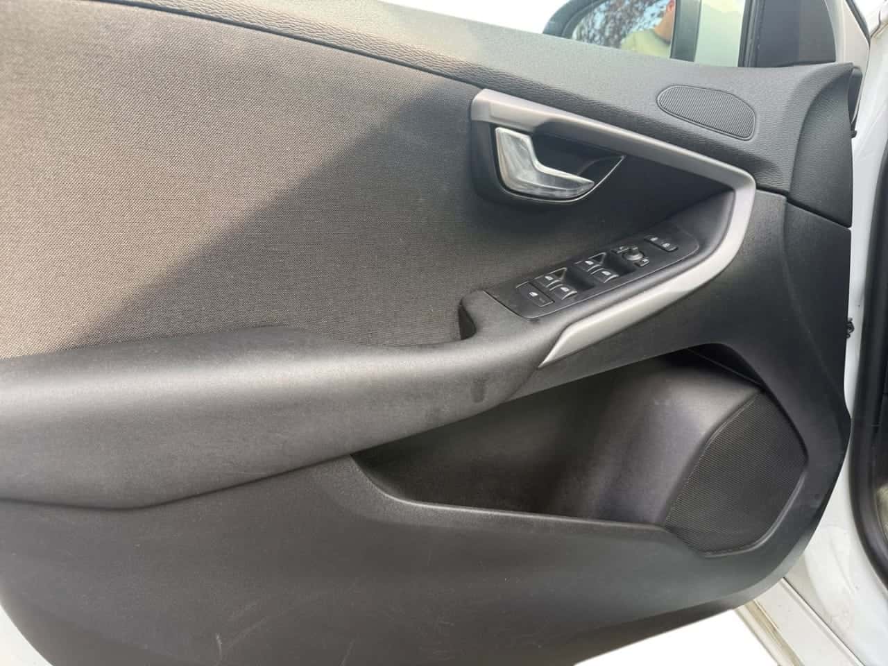 Volvo V40 1.6 D2 Kinetic Auto — foto 11 de 21