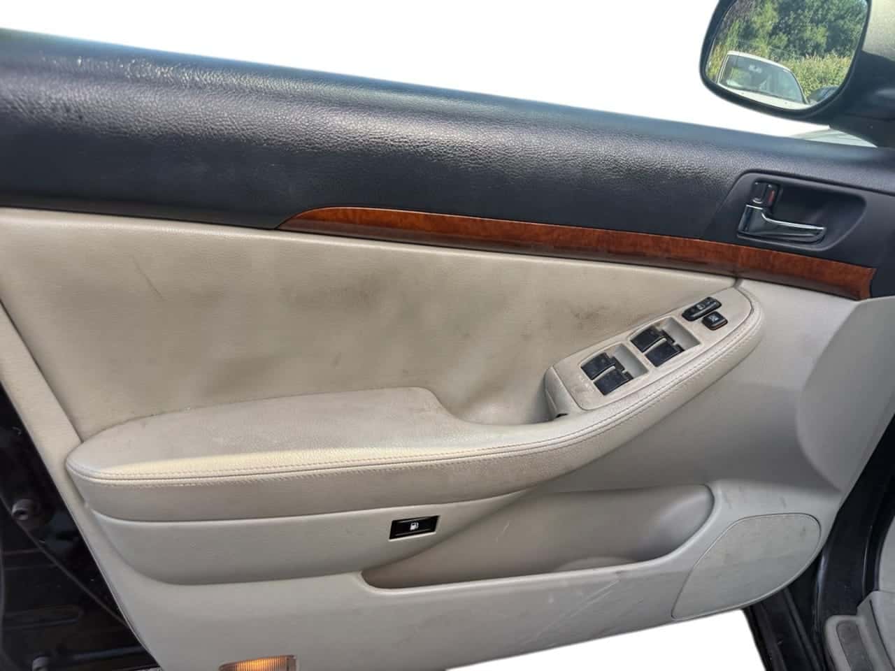 Toyota Avensis 2.2 D4D Executive Wagon — foto 11 de 18