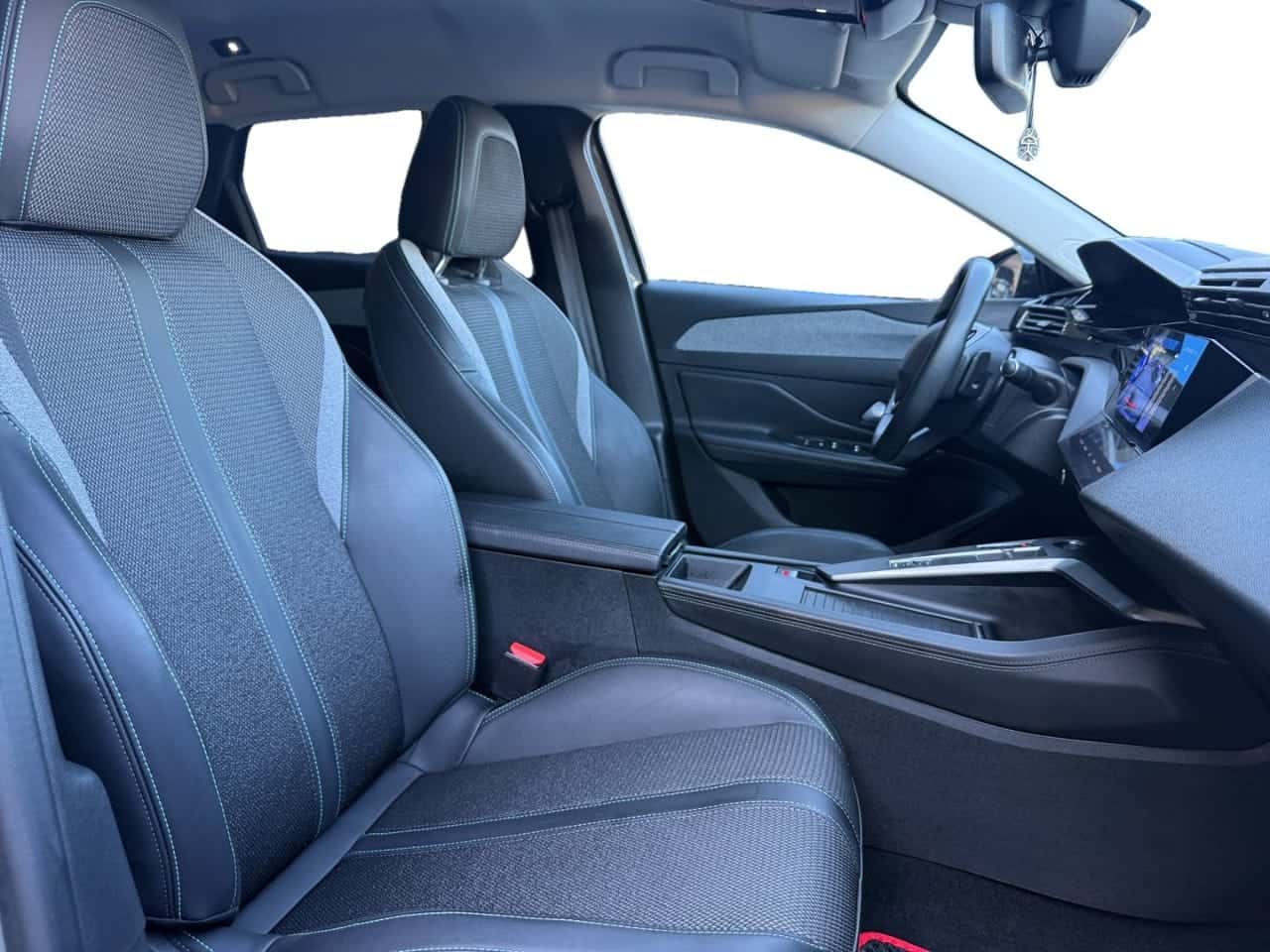 Peugeot 308 SW Allure BlueHDi 130 SS EAT8 — foto 17 de 24