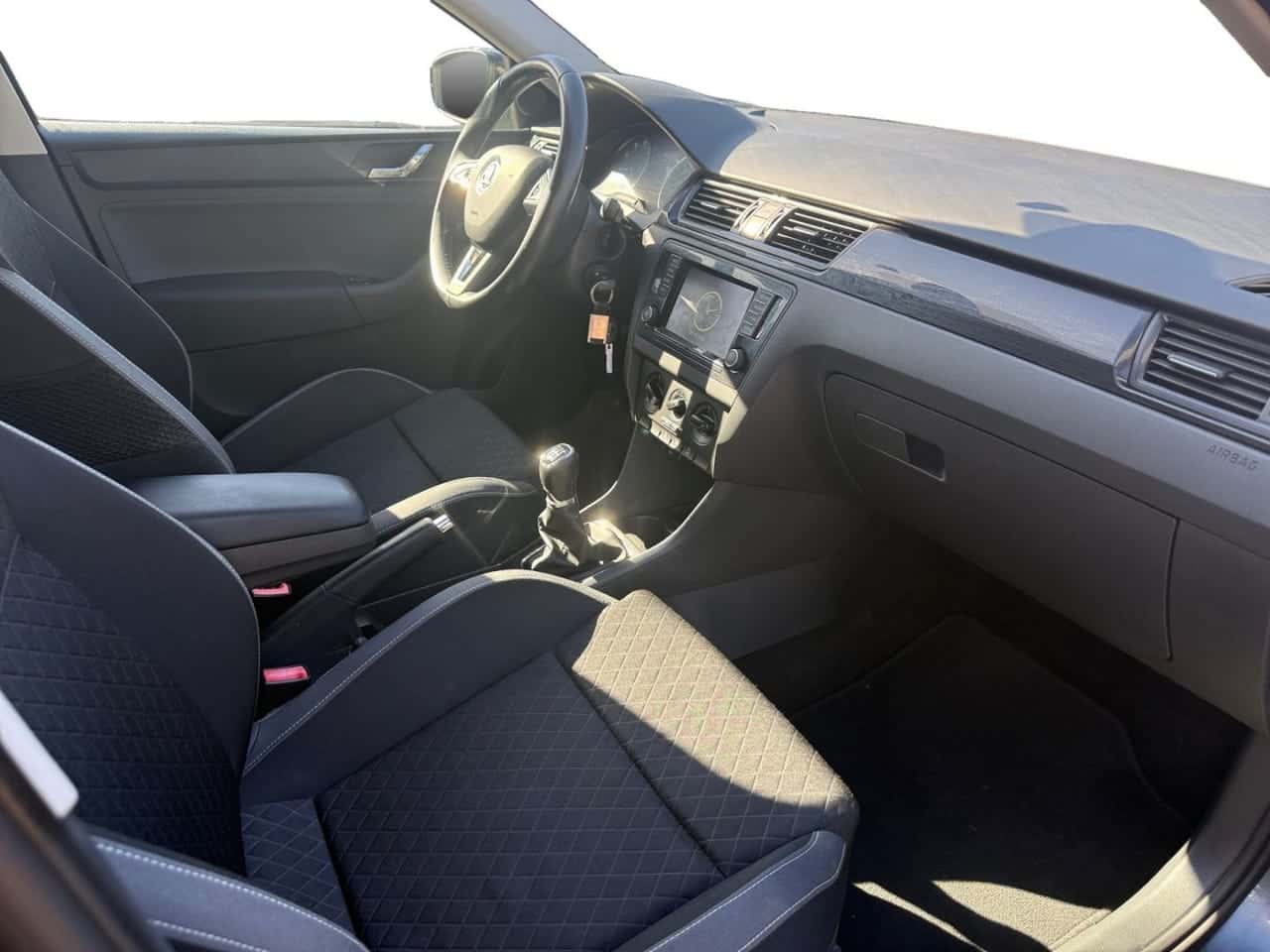 Skoda Spaceback 1.2 TSI 110 CV Ambition Spaceback — foto 18 de 24