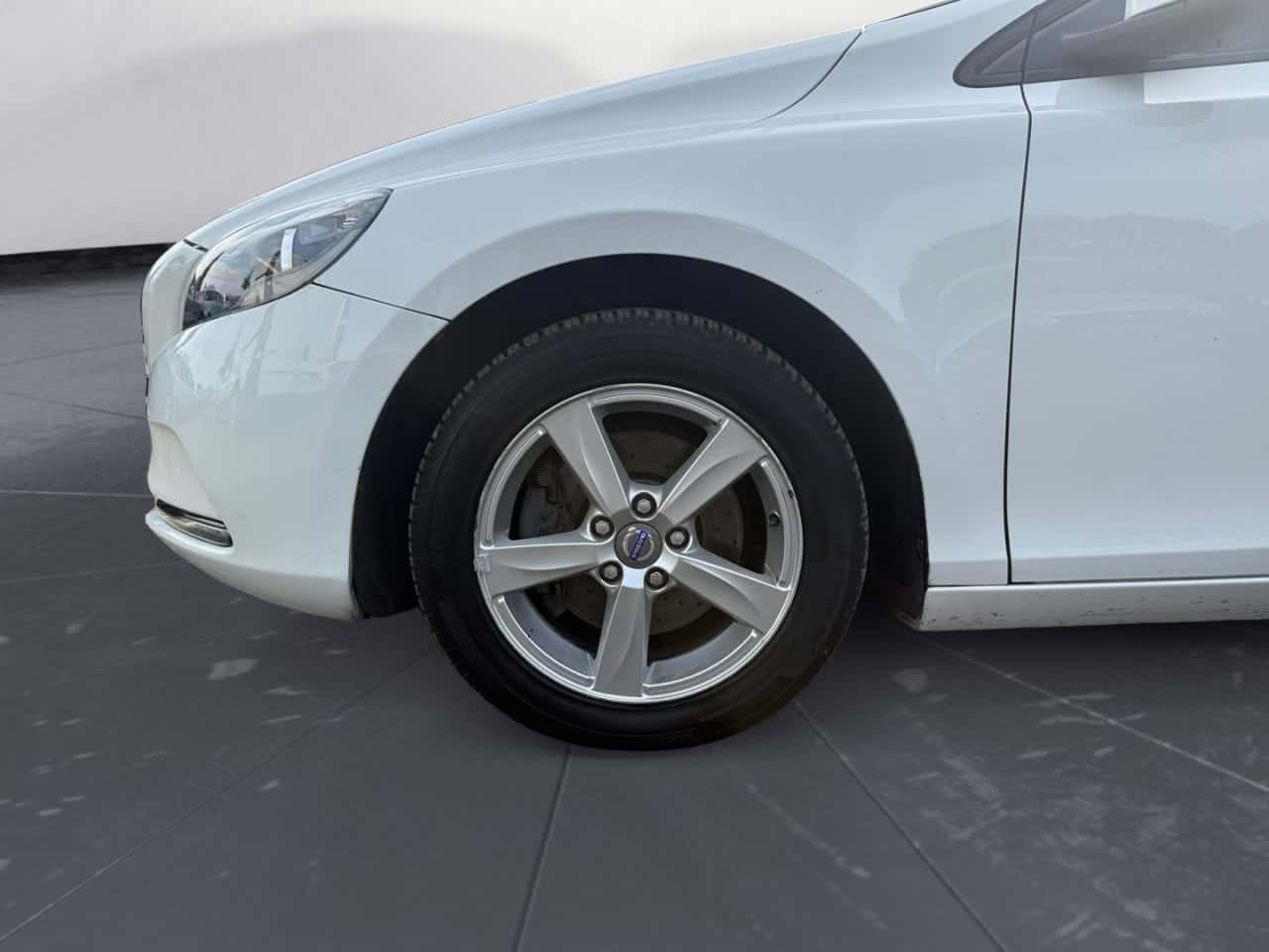 Volvo V40 1.6 D2 Kinetic Auto — foto 9 de 21