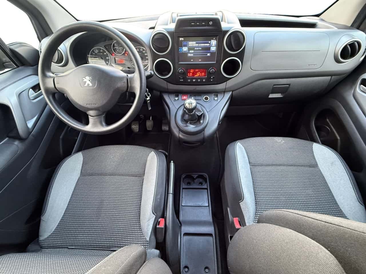 Peugeot Partner Tepee Active 1.6 BlueHDi 73 kW 100 CV — foto 13 de 23