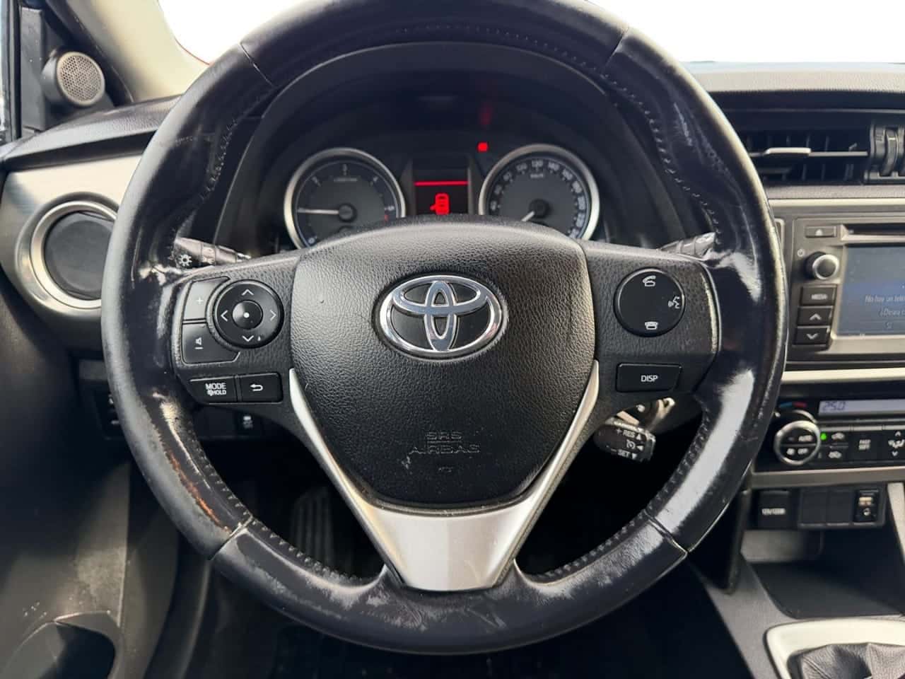 Toyota Auris 1.4 90D Business — foto 11 de 24