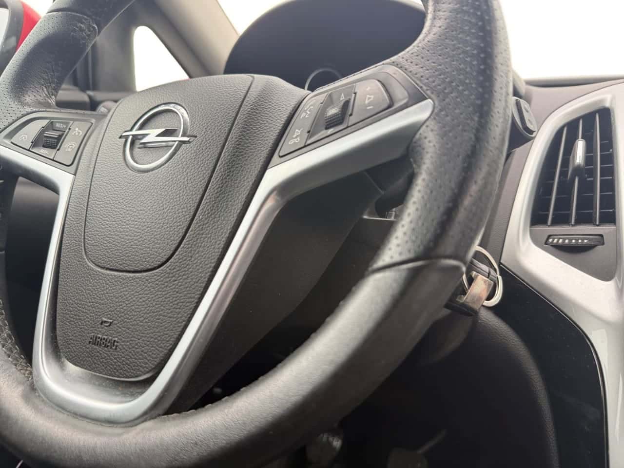 Opel Astra 1.4 Turbo SS Sportive GTC — foto 20 de 22