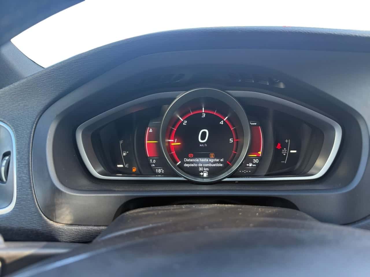 Volvo V40 1.6 D2 RDesign Momentum — foto 15 de 24