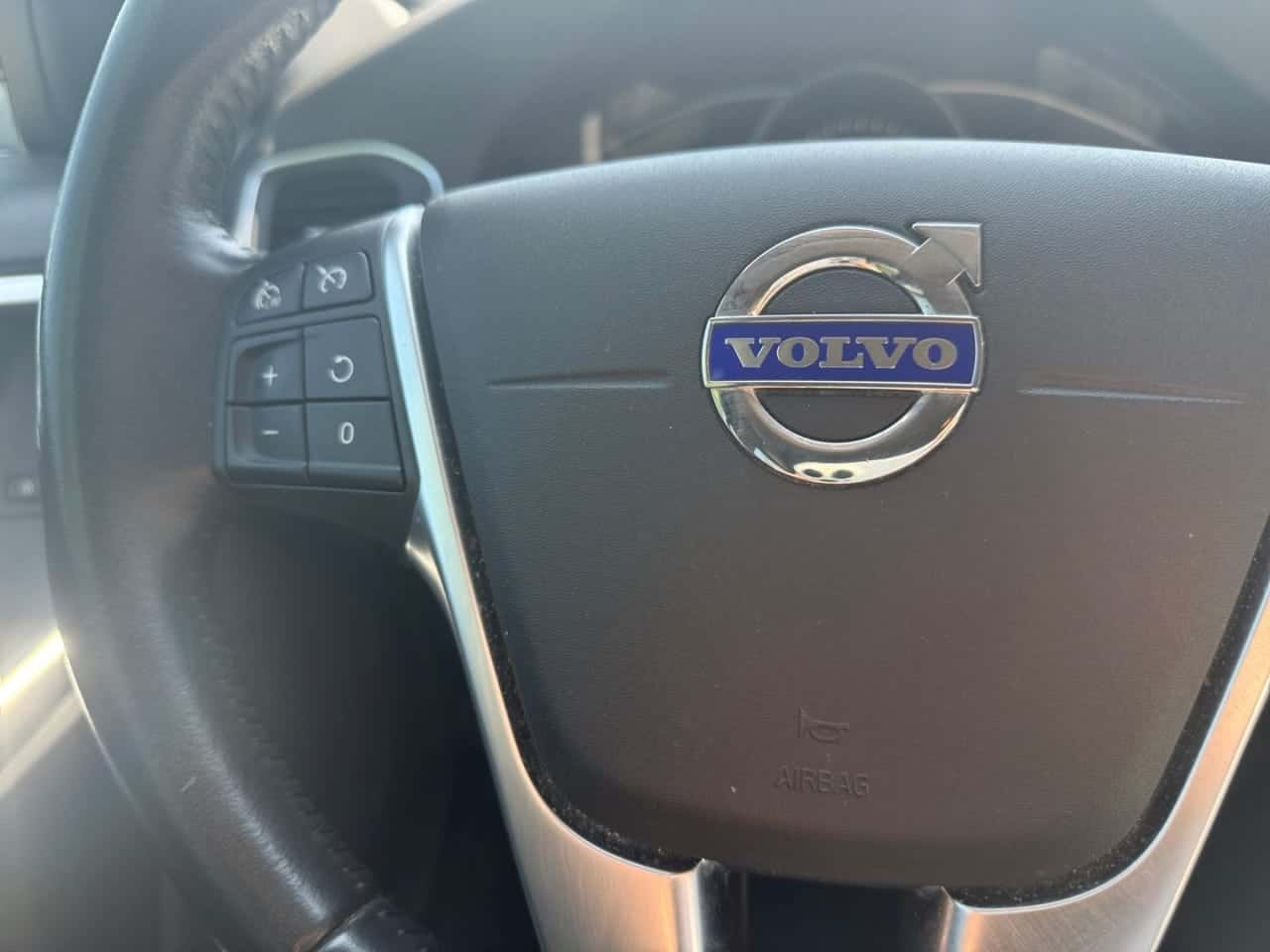 Volvo V60 2.0 D2 Momentum — foto 23 de 25
