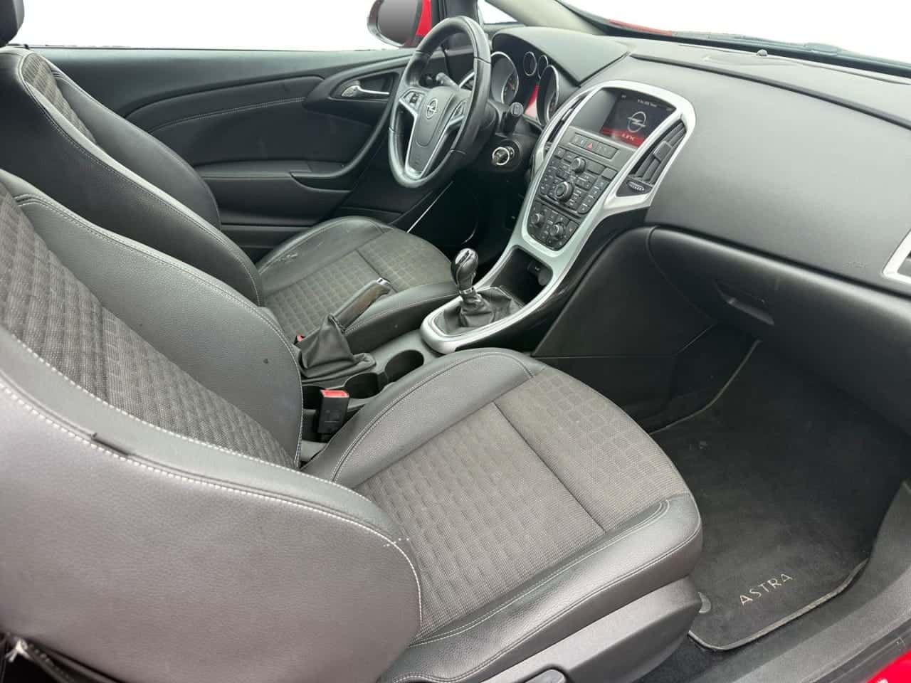 Opel Astra 1.4 Turbo SS Sportive GTC — foto 17 de 22