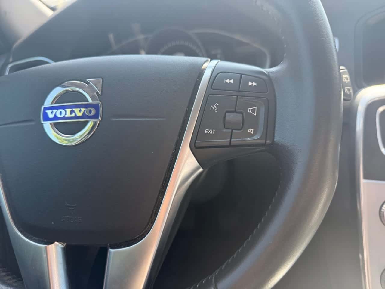 Volvo V60 2.0 D2 Momentum — foto 22 de 25