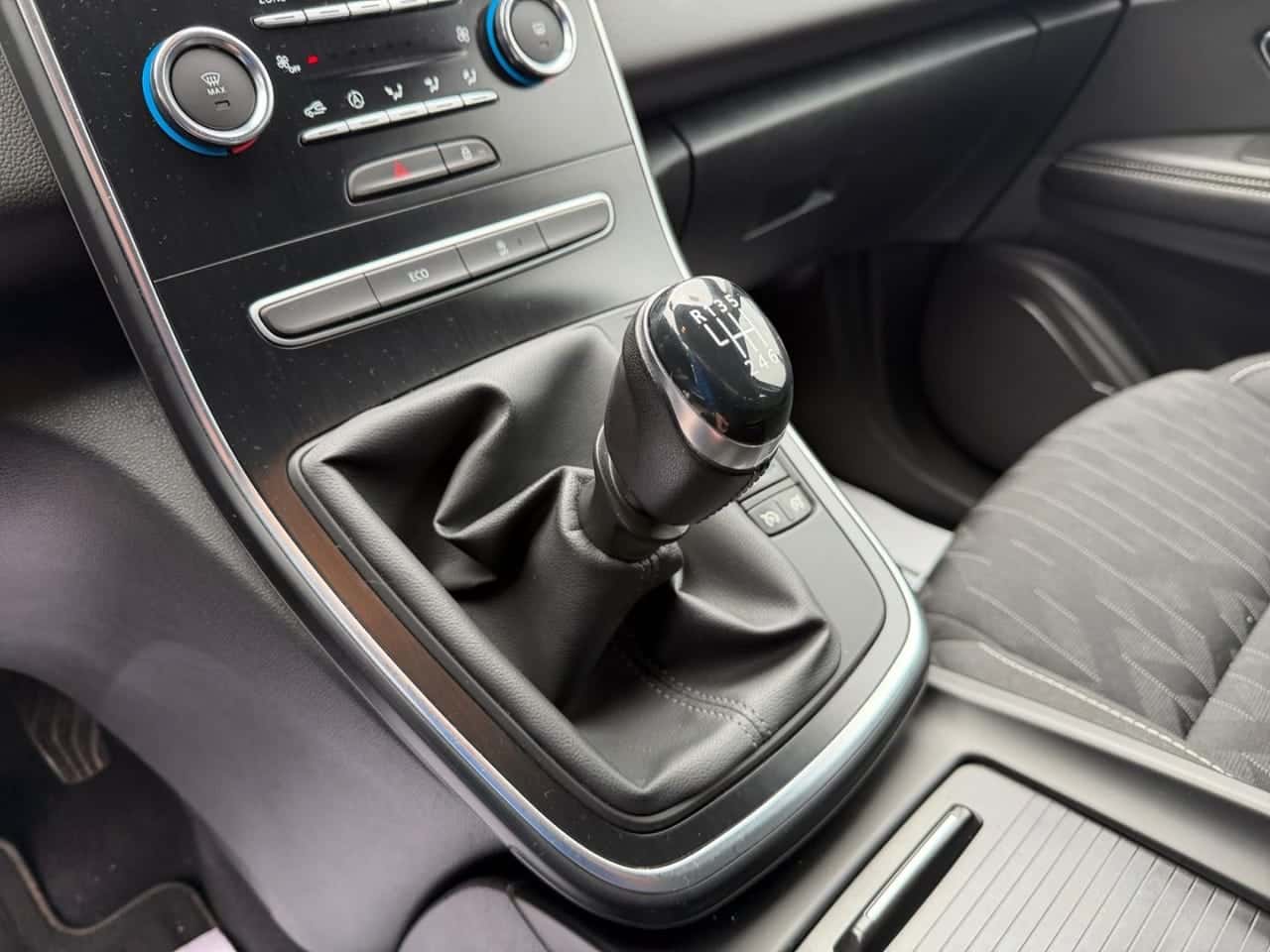 Renault Scénic Limited Blue dCi 88 kW 120 CV — foto 9 de 22