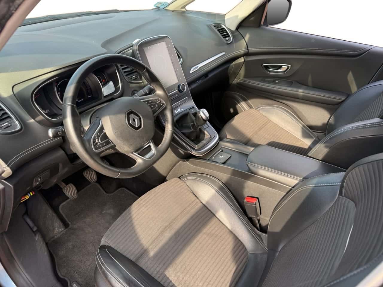 Renault Grand Scénic Zen Blue dCi 88 kW 120 CV — foto 10 de 21
