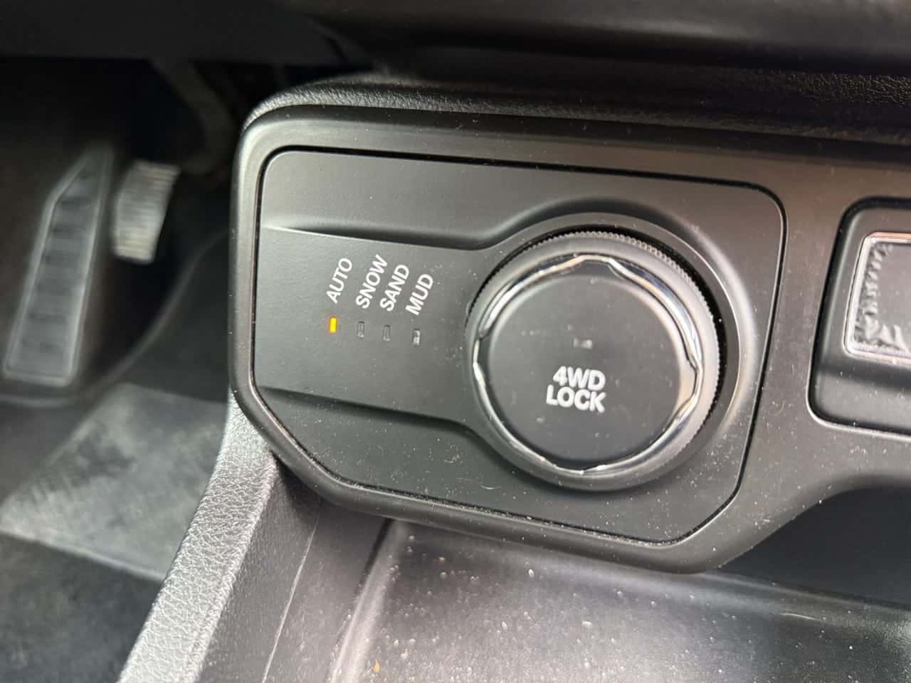 Jeep Renegade 2.0 Mjet 103 kW 140 CV Night Eagle 4x4 — foto 22 de 27