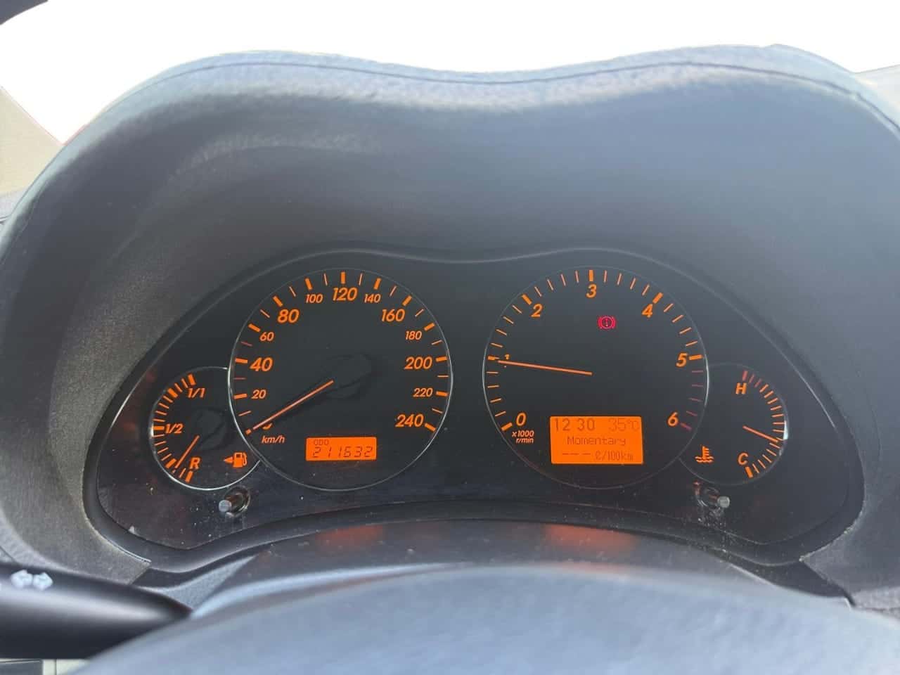 Toyota Avensis 2.2 D4D Executive Wagon — foto 14 de 18