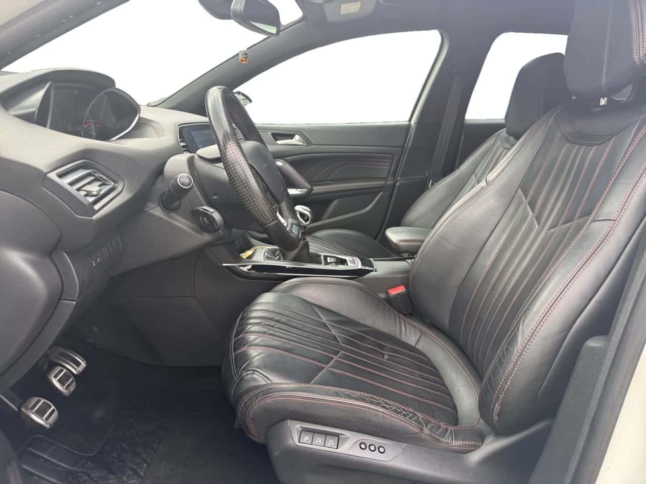 Peugeot 308 SW GT Line 2.0 BlueHDi 110 kW 150 CV — foto 10 de 24