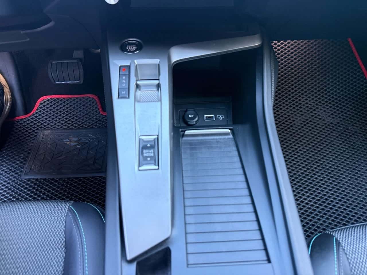 Peugeot 308 SW Allure BlueHDi 130 SS EAT8 — foto 15 de 24