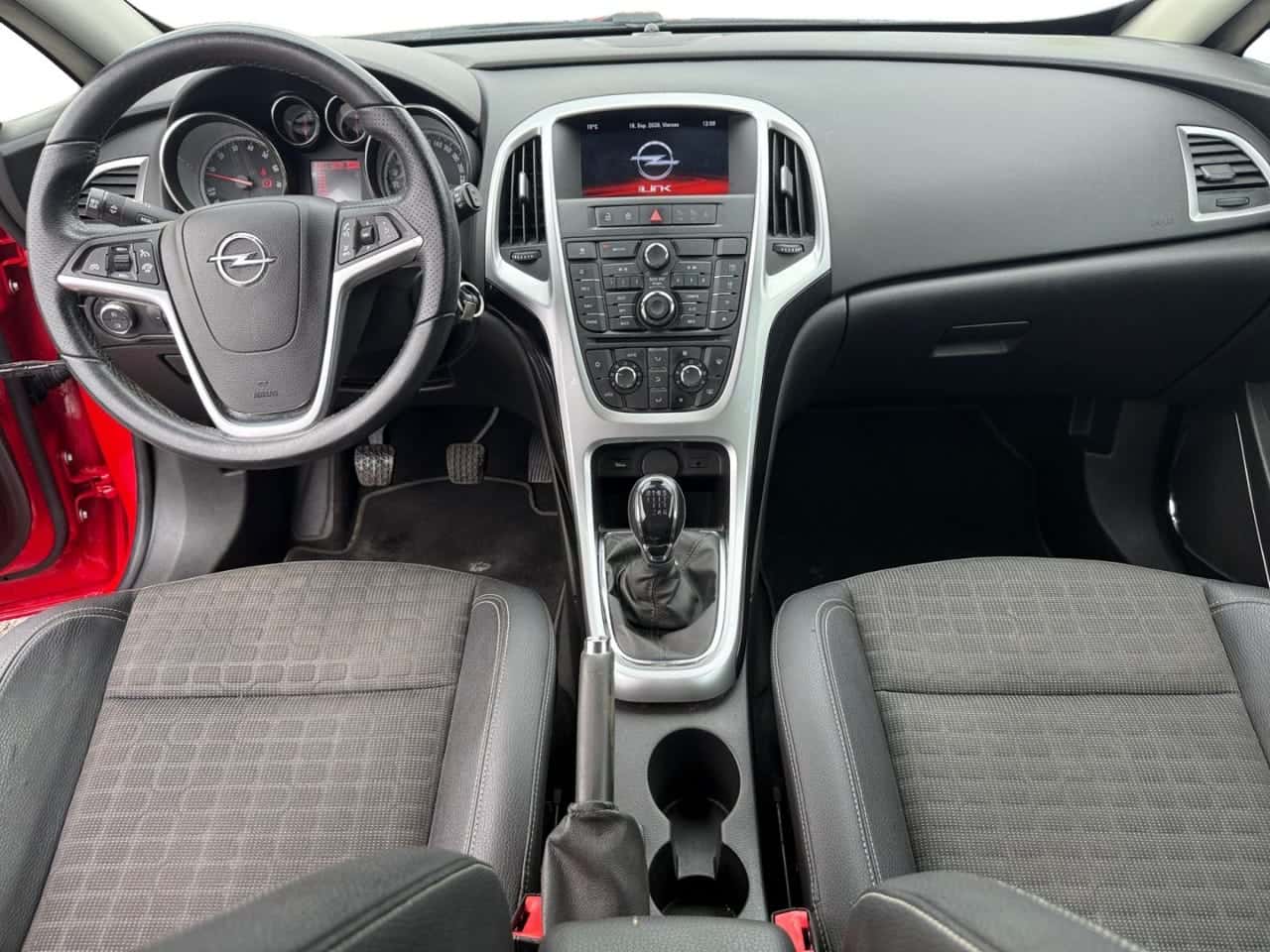 Opel Astra 1.4 Turbo SS Sportive GTC — foto 13 de 22