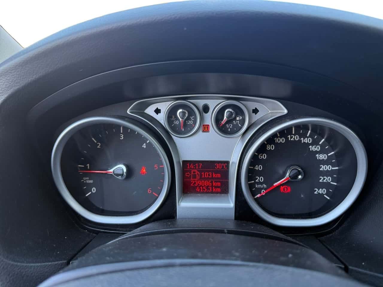 Ford Focus 1.8 TDCi Trend — foto 14 de 21