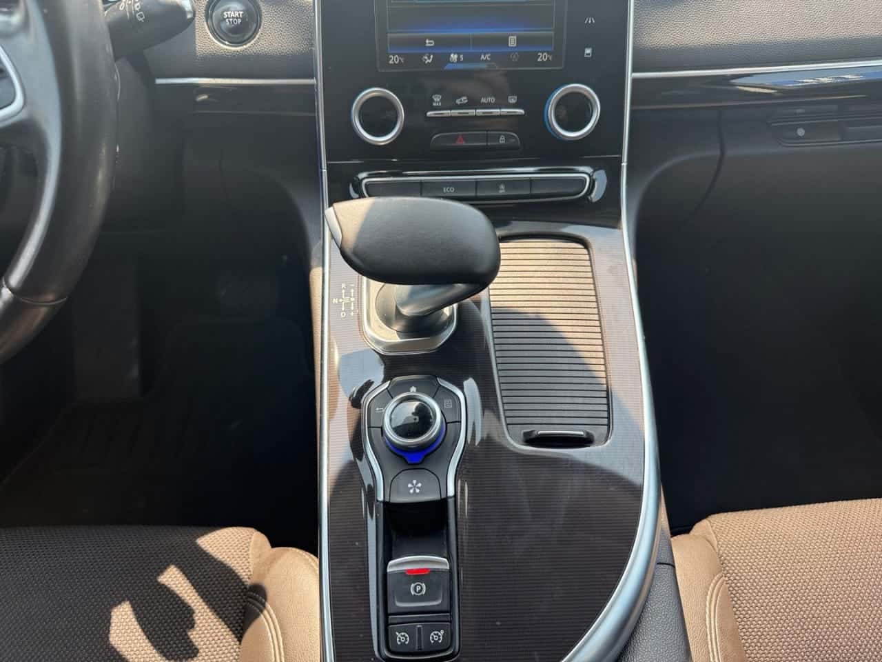 Renault Espace Initiale Paris Energy dCi 118 kW Tt EDC — foto 15 de 25