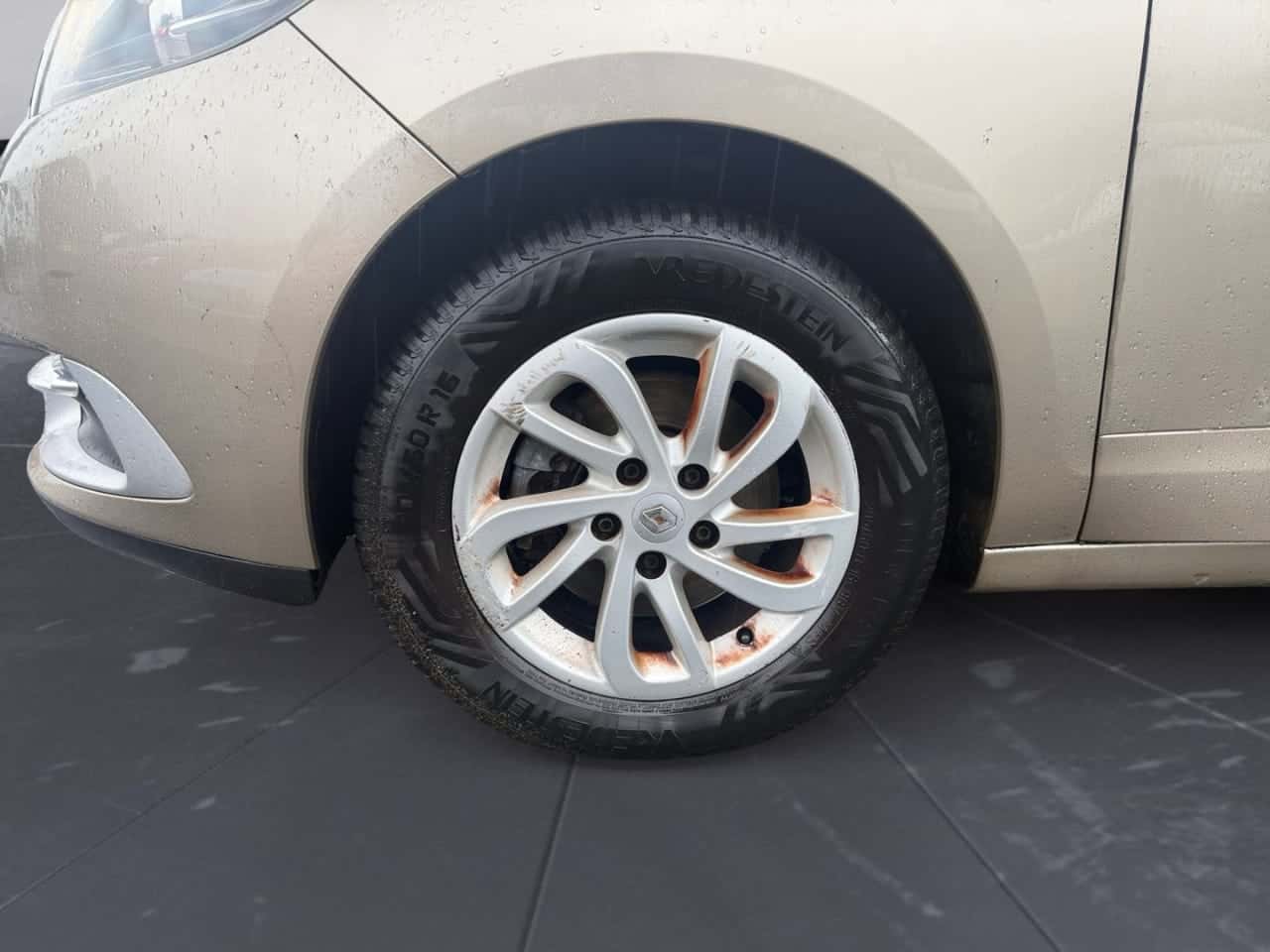 Renault Grand Scénic Dynamique dCi 110 EDC 7p — foto 9 de 24