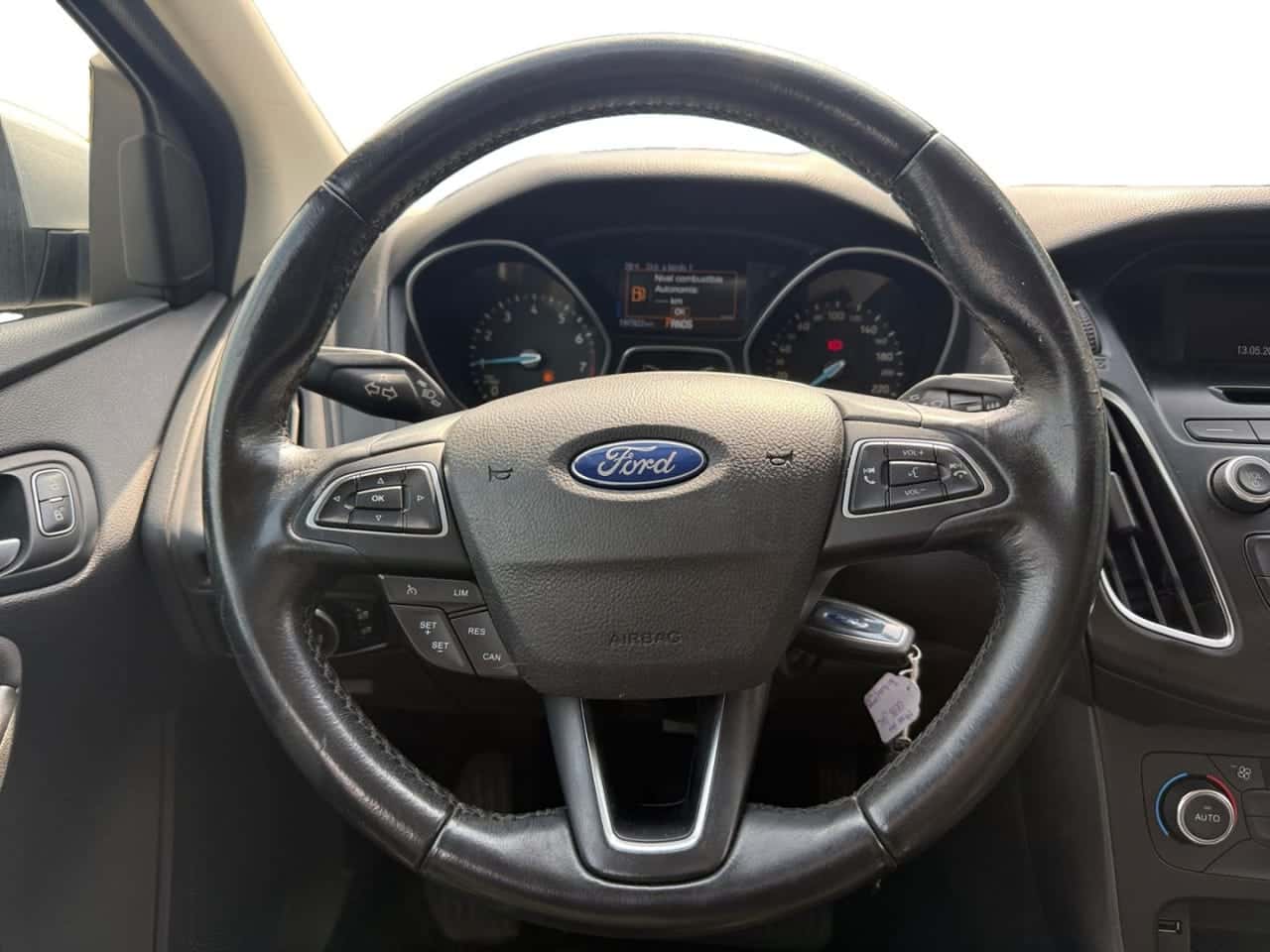 Ford Focus 1.6 Ti-VCT 125 CV PowerShift Trend — foto 13 de 24