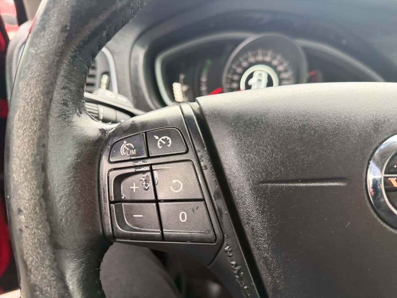 Volvo V40 Cross Country 2.0 D2 Cross Country — foto 24 de 25