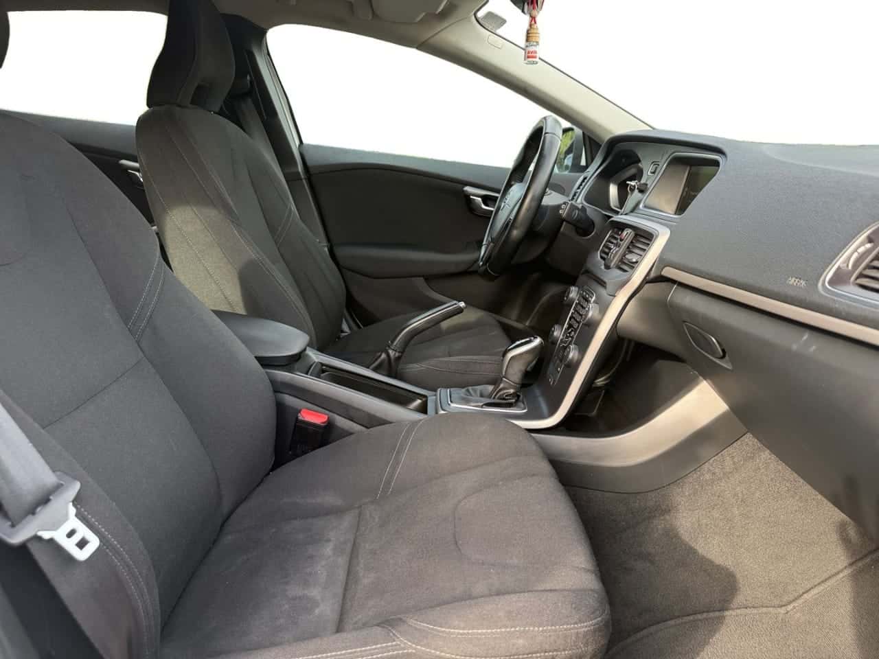 Volvo V40 1.6 D2 Kinetic Auto — foto 17 de 21