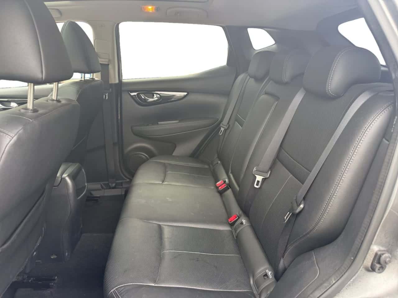 Nissan Qashqai 1.5 dCi SS Tekna 4x2 Piel Negra — foto 16 de 26