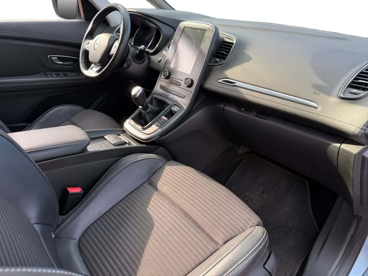Renault Grand Scénic Zen Blue dCi 88 kW 120 CV — foto 17 de 21