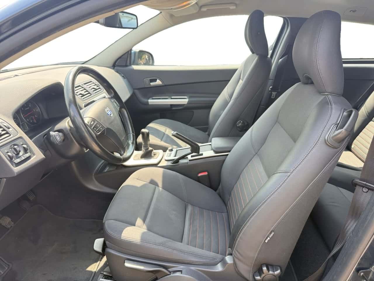 Volvo C30 1.6 DRIVe Momentum — foto 10 de 22