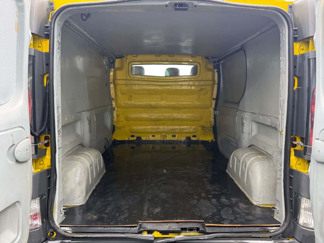 Renault Trafic Combi 6 27 Corto Normal 1.9 dCi 80 — foto 18 de 19